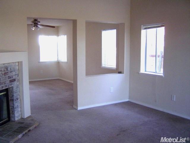 1907 W Kavanagh Ave, Tracy, CA 95376 photo 3