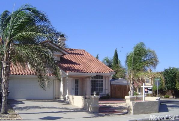 1907 W Kavanagh Ave, Tracy, CA 95376 photo 1