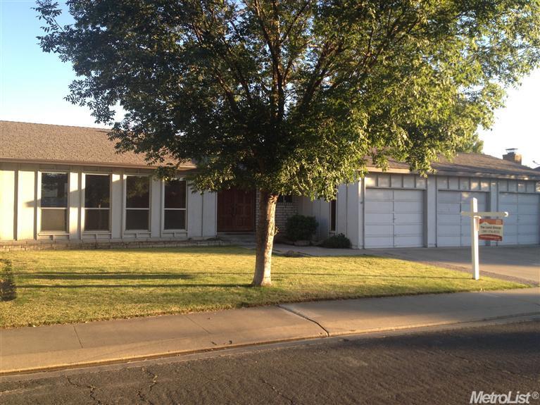 2716 Stoneridge Dr, Modesto, CA 95355 photo 1