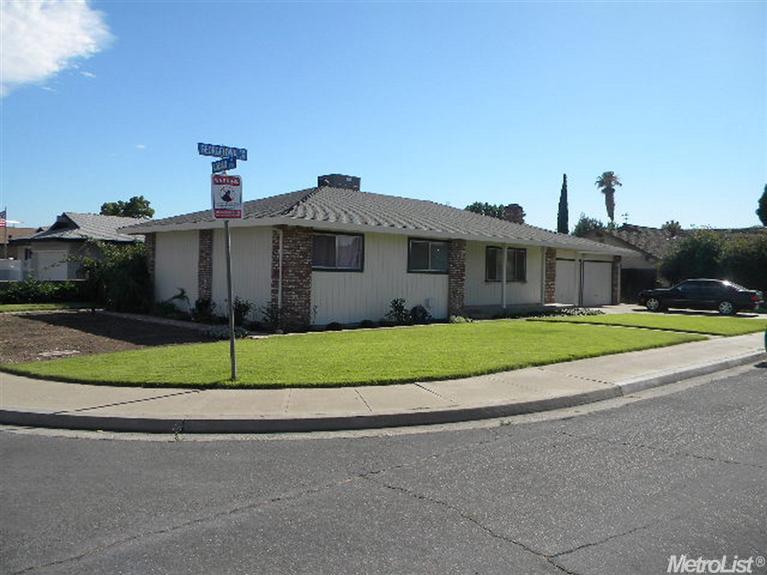 700 Georgetown Ave, Turlock, CA 95382 photo 2
