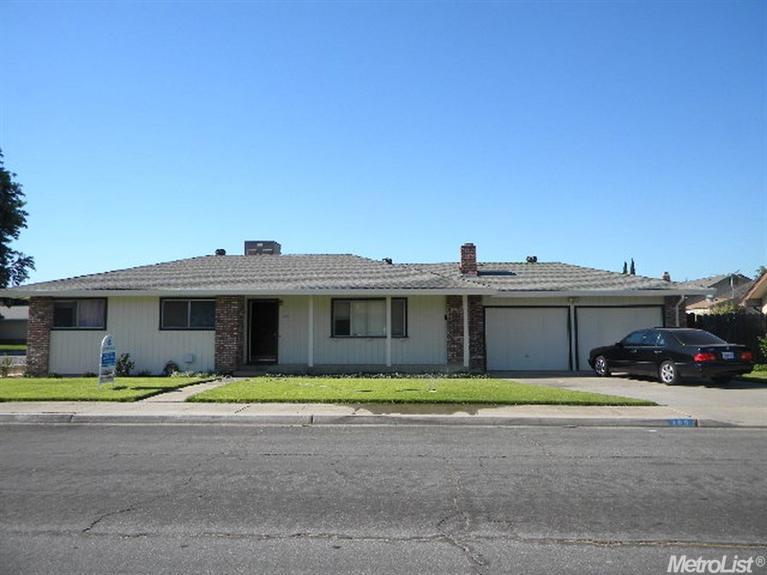 700 Georgetown Ave, Turlock, CA 95382 photo 1