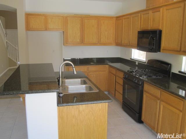 1193 Montgomery Ln, Tracy, CA 95377 photo 2