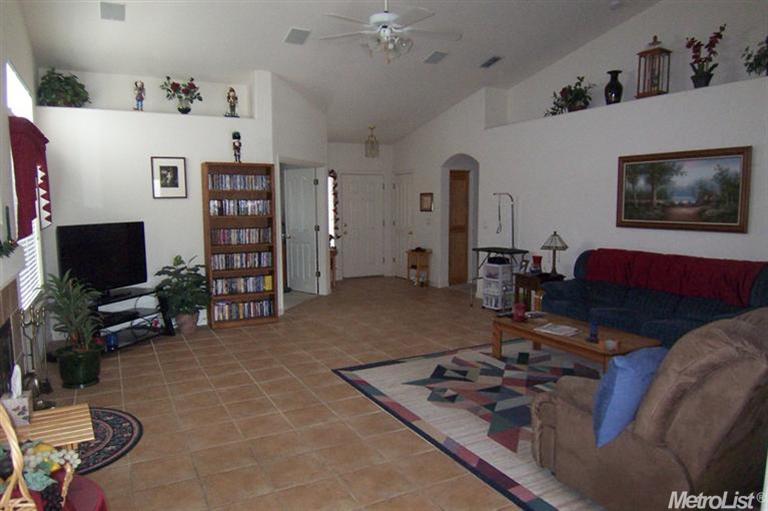1092 Norman Dr, Manteca, CA 95336 photo 4