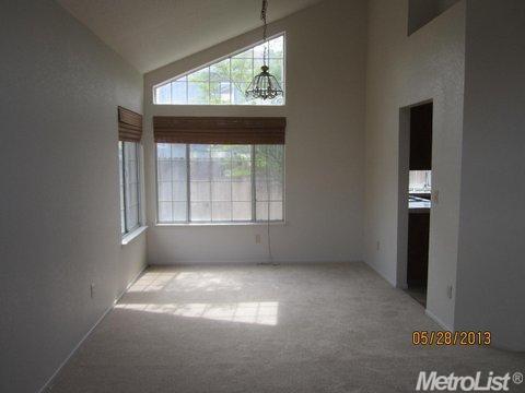 1136 Clover Pl, Manteca, CA 95337 photo 3