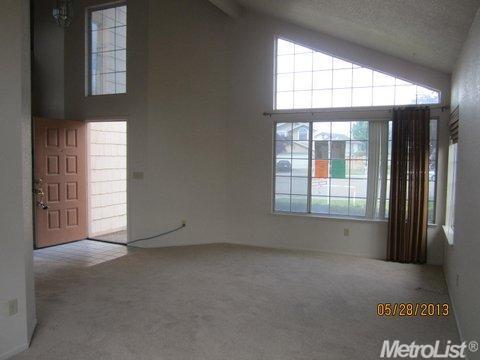 1136 Clover Pl, Manteca, CA 95337 photo 4