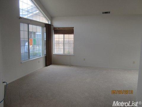1136 Clover Pl, Manteca, CA 95337 photo 2