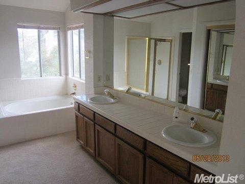 1136 Clover Pl, Manteca, CA 95337 photo 9
