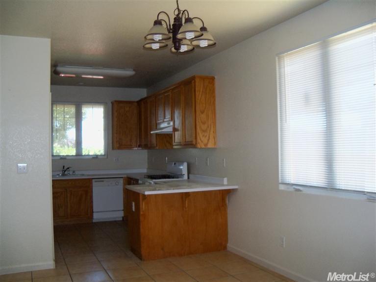 1812 Jardin, Modesto, CA 95358 photo 5