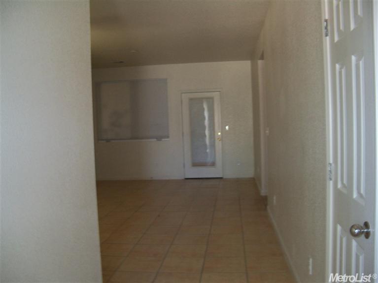 1812 Jardin, Modesto, CA 95358 photo 3