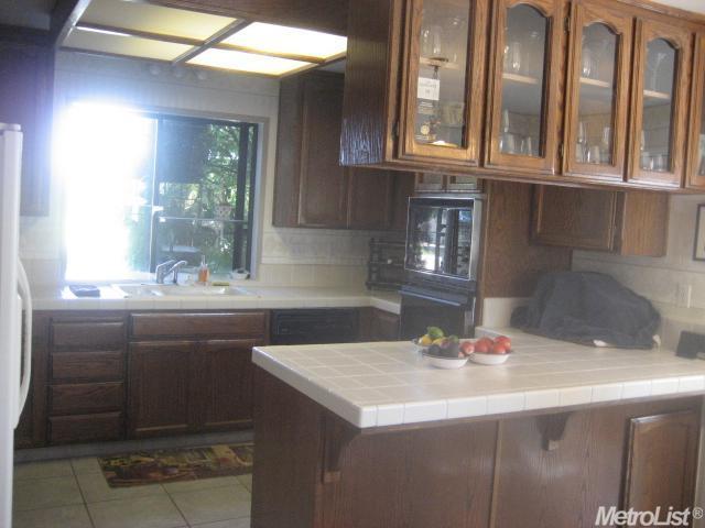 698 Nancy Dr, Ripon, CA 95366 photo 2