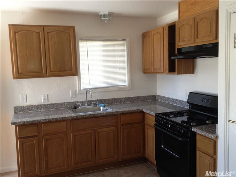 433 Oak St, Modesto, CA 95351 photo 2