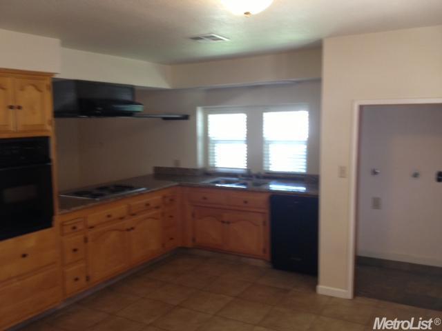 1605 Krishawn Way, Modesto, CA 95356 photo 2