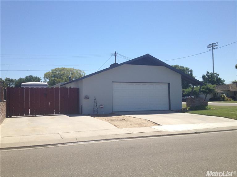 2201 Thomas St, Ceres, CA 95307 photo 3