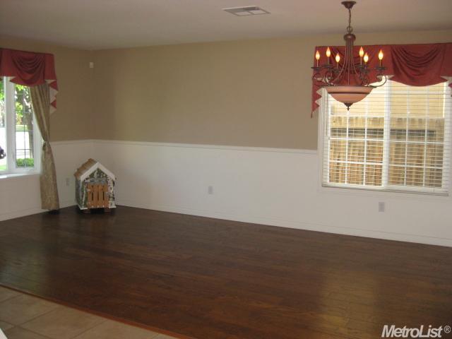 217 James W Smith Dr, Tracy, CA 95377 photo 2