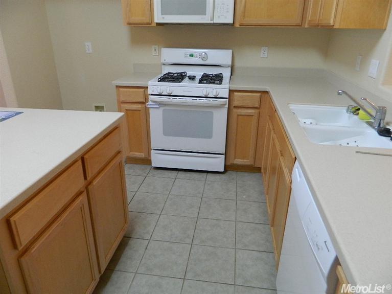 1038 Meadowbrook Dr, Manteca, CA 95336 photo 4