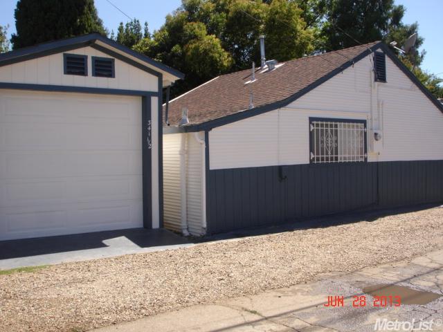 341 E Walnut St, Lodi, CA 95240 photo 1