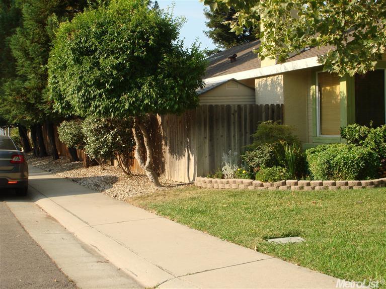 8909 Redwater Dr, Antelope, CA 95843 photo 3