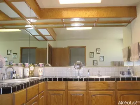 28065 S Traina Ct, Tracy, CA 95304 photo 10