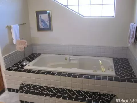 28065 S Traina Ct, Tracy, CA 95304 photo 11