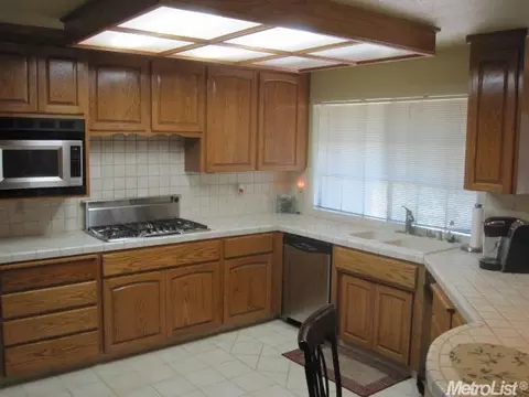 28065 S Traina Ct, Tracy, CA 95304 photo 2