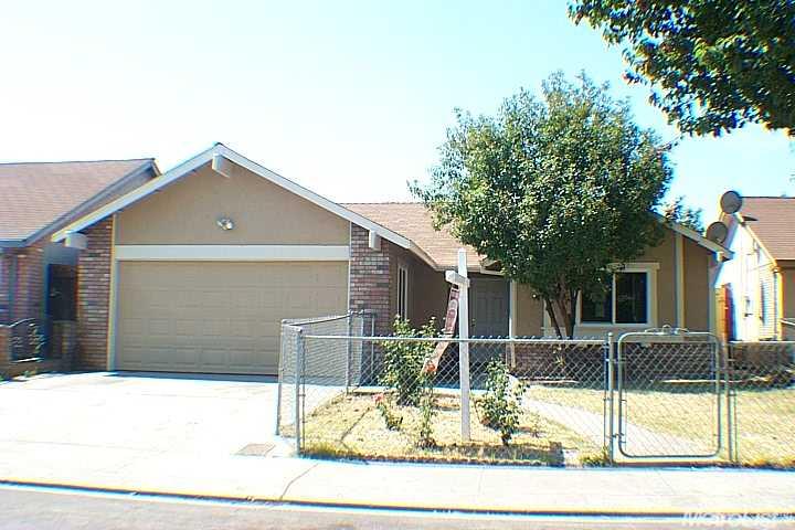 2012 Scotch Pine Dr, Modesto, CA 95351 photo 1