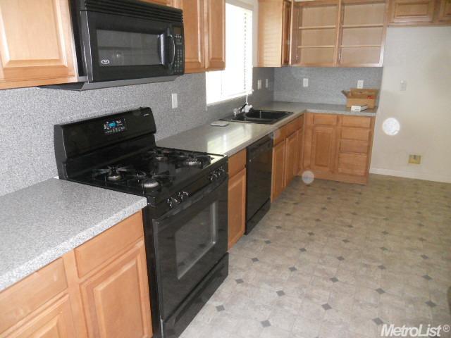 126 Plover Ct, Patterson, CA 95363 photo 2