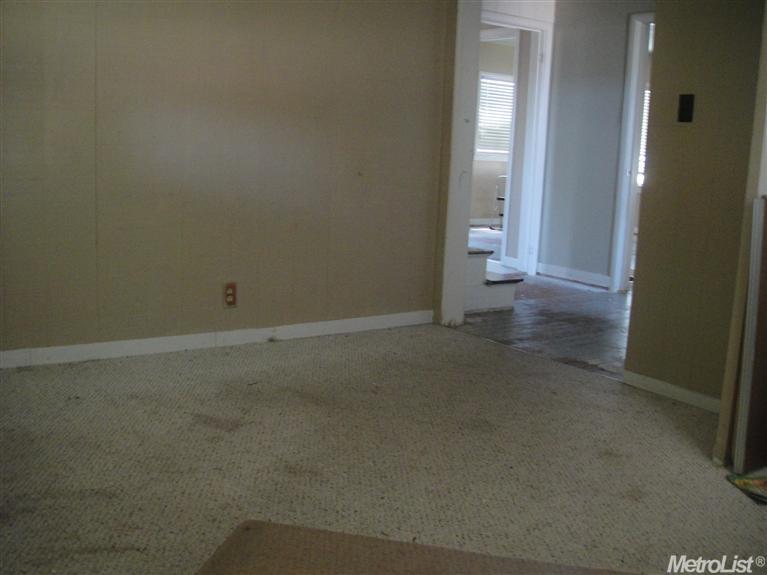 592 1st St, Escalon, CA 95320 photo 8