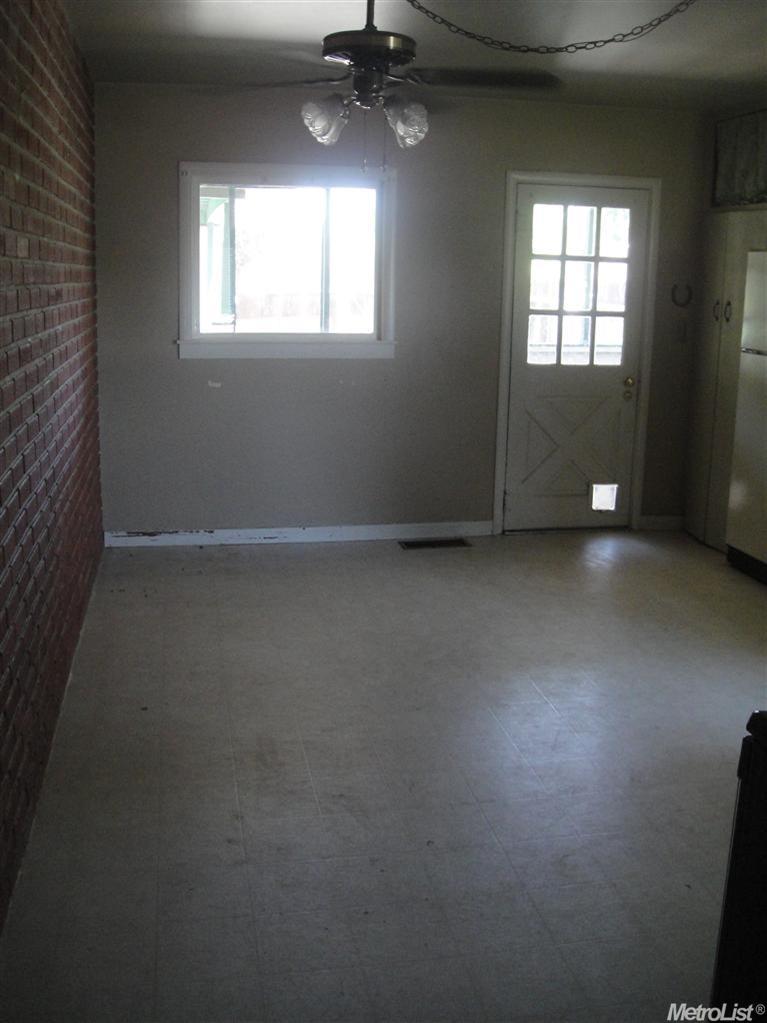 592 1st St, Escalon, CA 95320 photo 14