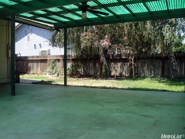 592 1st St, Escalon, CA 95320 photo 3