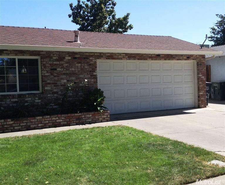 1328 Woodside Dr, Modesto, CA 95355 photo 2