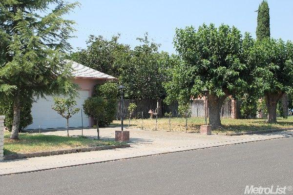 1704 Couchman Ln, Modesto, CA 95355 photo 2