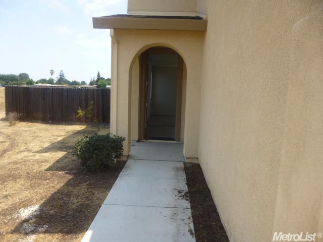 7272 Pelican Ct, Winton, CA 95388 photo 2