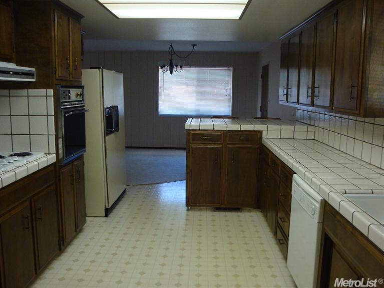 831 Tilden Dr, Lodi, CA 95242 photo 4