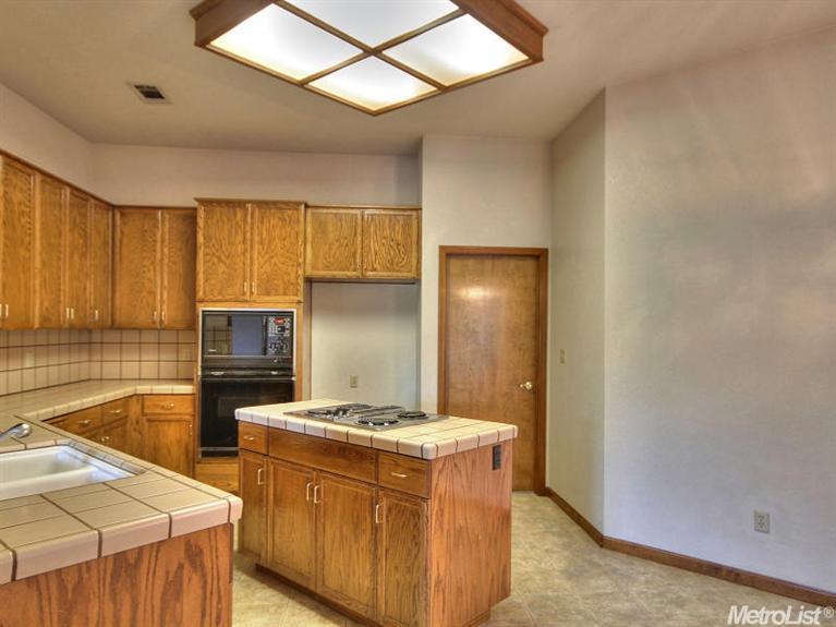 825 E Milgeo Ave, Ripon, CA 95366 photo 4