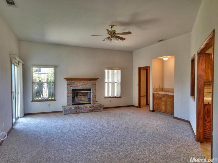825 E Milgeo Ave, Ripon, CA 95366 photo 2