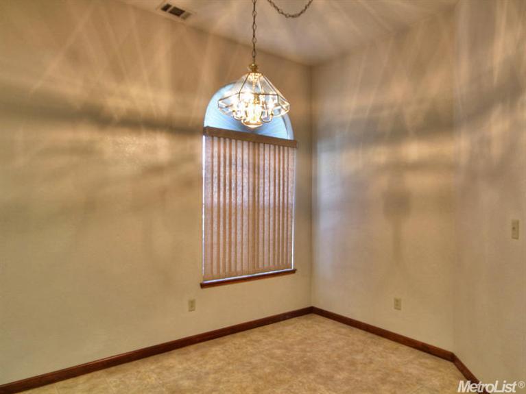 825 E Milgeo Ave, Ripon, CA 95366 photo 5