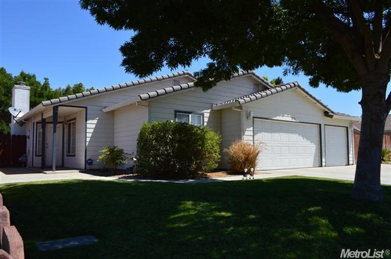 2705 Riverbend Dr, Modesto, CA 95351 photo 1