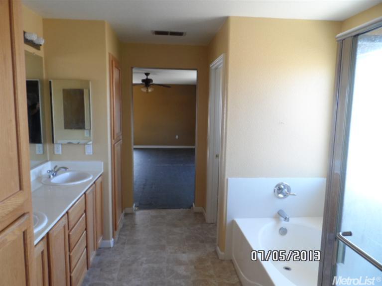 2463 Donatello St, Manteca, CA 95337 photo 7