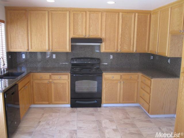1422 Whittingham Dr, Tracy, CA 95377 photo 2