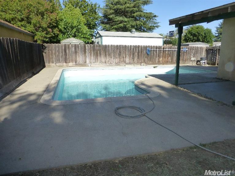 1617 Dwight Ln, Modesto, CA 95350 photo 2