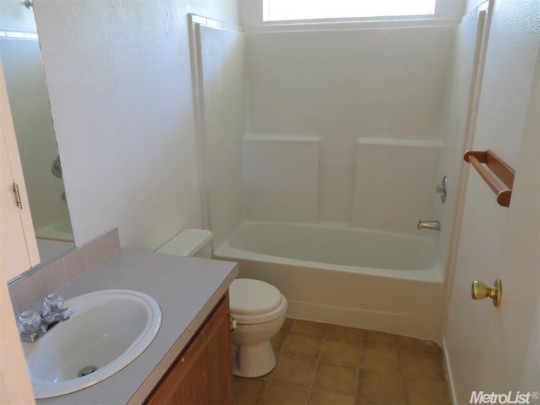 11114 E Comstock Rd, Stockton, CA 95215 photo 21