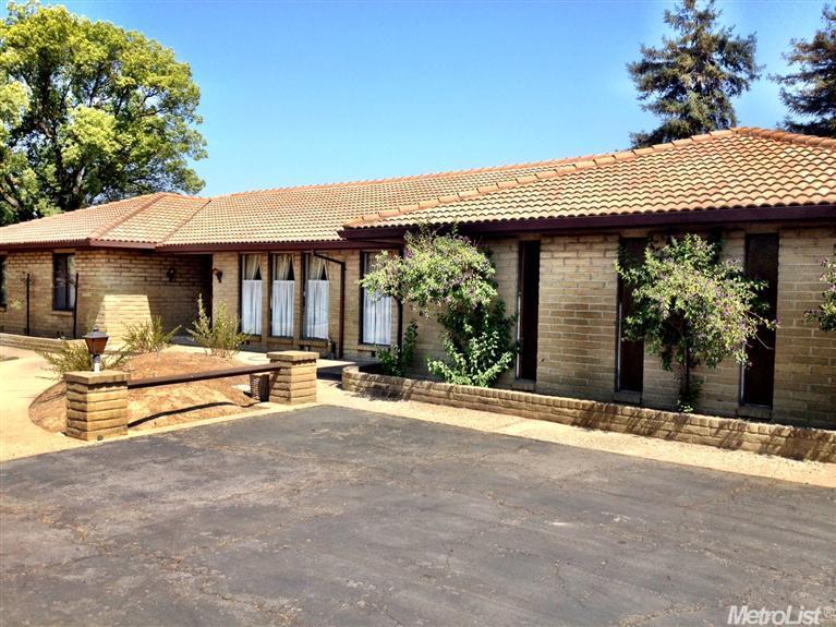 8425 E Harney Ln, Lodi, CA 95240 photo 1