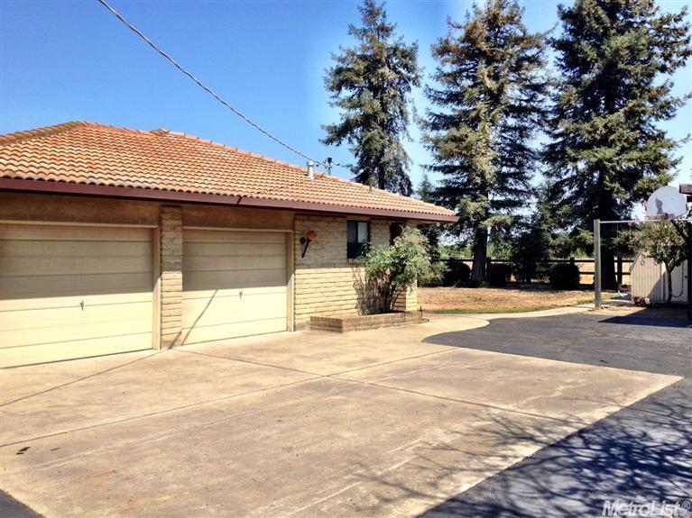 8425 E Harney Ln, Lodi, CA 95240 photo 3