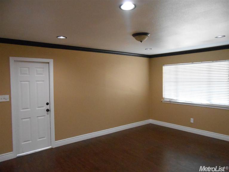 214 Downing Dr, Galt, CA 95632 photo 4