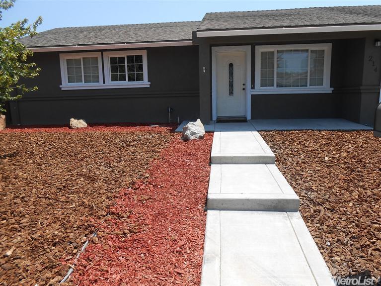 214 Downing Dr, Galt, CA 95632 photo 2