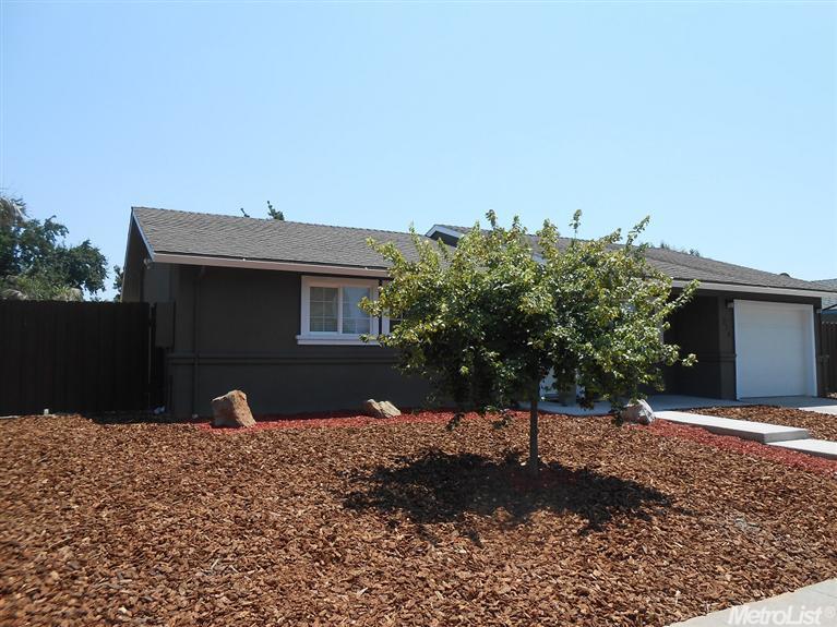 214 Downing Dr, Galt, CA 95632 photo 3