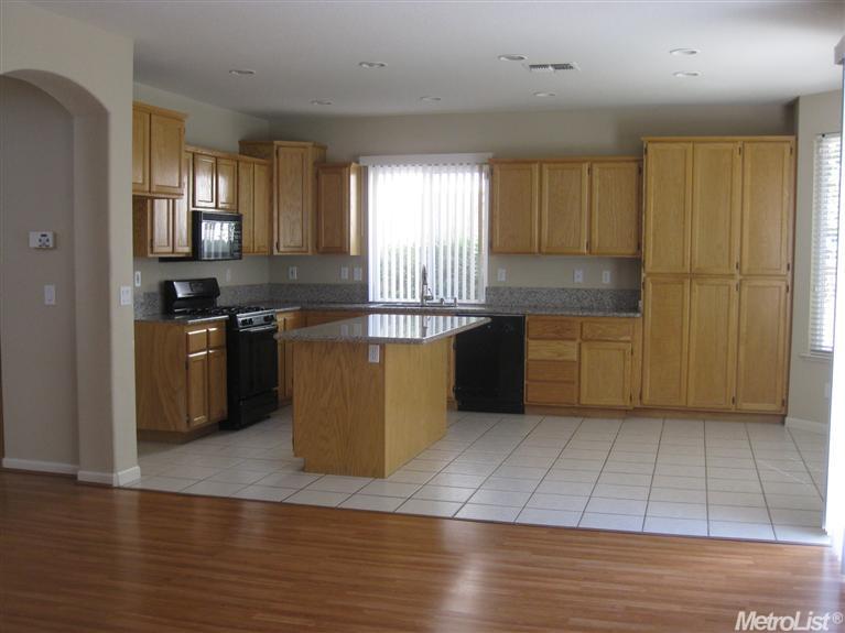 2452 Colby Ct, Tracy, CA 95377 photo 4