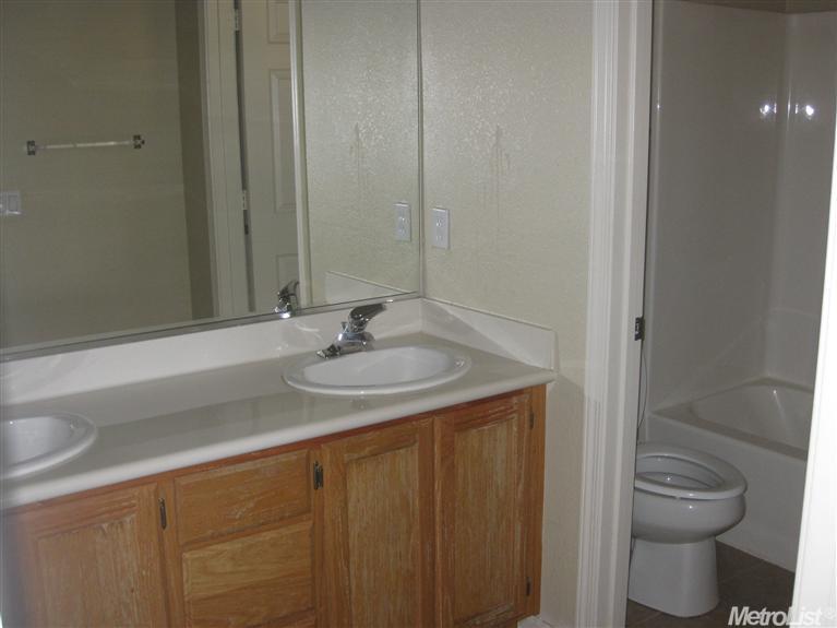 2452 Colby Ct, Tracy, CA 95377 photo 6