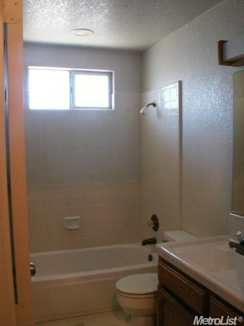 558 Van Dyken Way, Ripon, CA 95366 photo 8