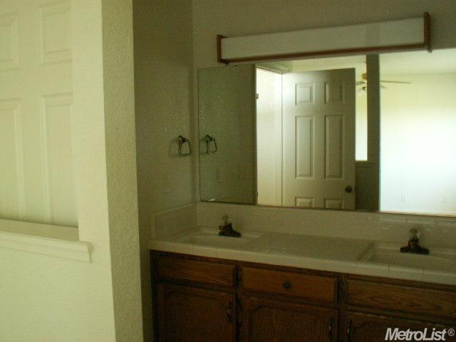 558 Van Dyken Way, Ripon, CA 95366 photo 9